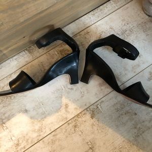 ANNE KLEIN..... ankle strap sandals